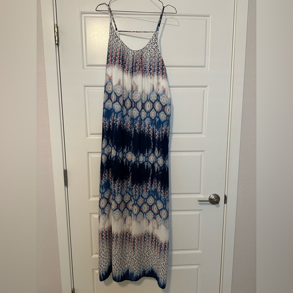 Medium patterned navy blue and white maxi dress
